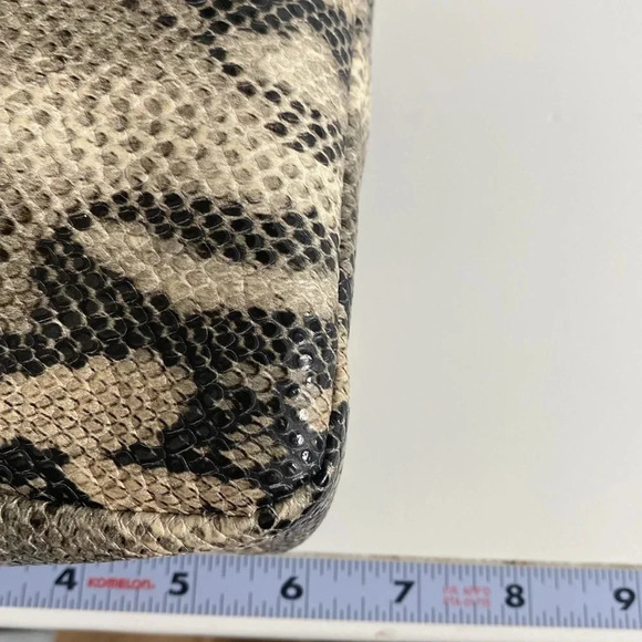 KELLY WYNNE Snake Embossed Leather Camera Bag - Picture 8 of 9